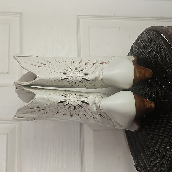 Dingo Vintage White Leather Western Cowboy Boots Laser Star Cutout Size 6.5 - Picture 7 of 15